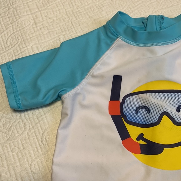 18-24m (4/$20) Joe Fresh Rashguard Top - Picture 4 of 15